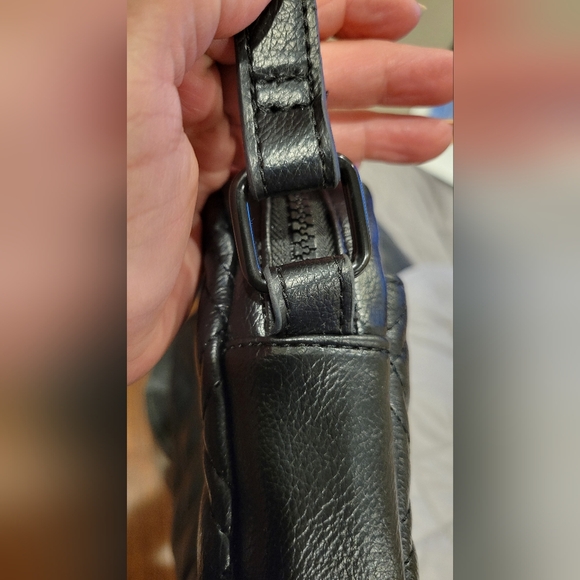 TAHARI Ladies Medium Black quilted Shoulder Crossbody Bag adjustable straps - Picture 9 of 16